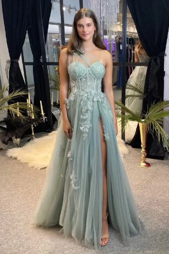 Andrea & Leo Couture A1053 #16 thumbnail