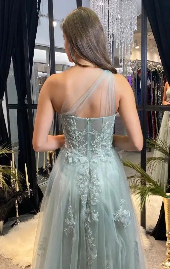 Andrea & Leo Couture A1053 #17 thumbnail